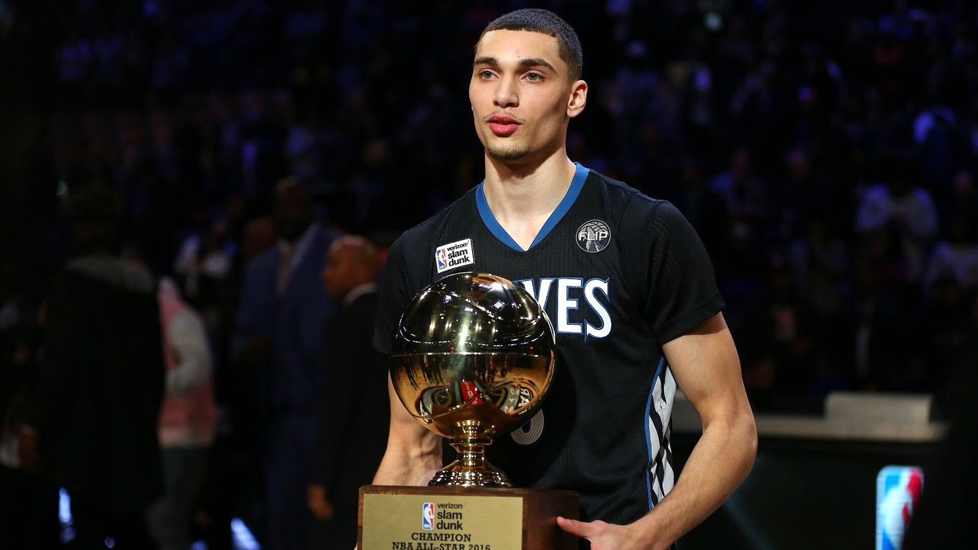 _光影灯光跑：夜晚城市的运动奇幻之旅_，2020灯光影像图